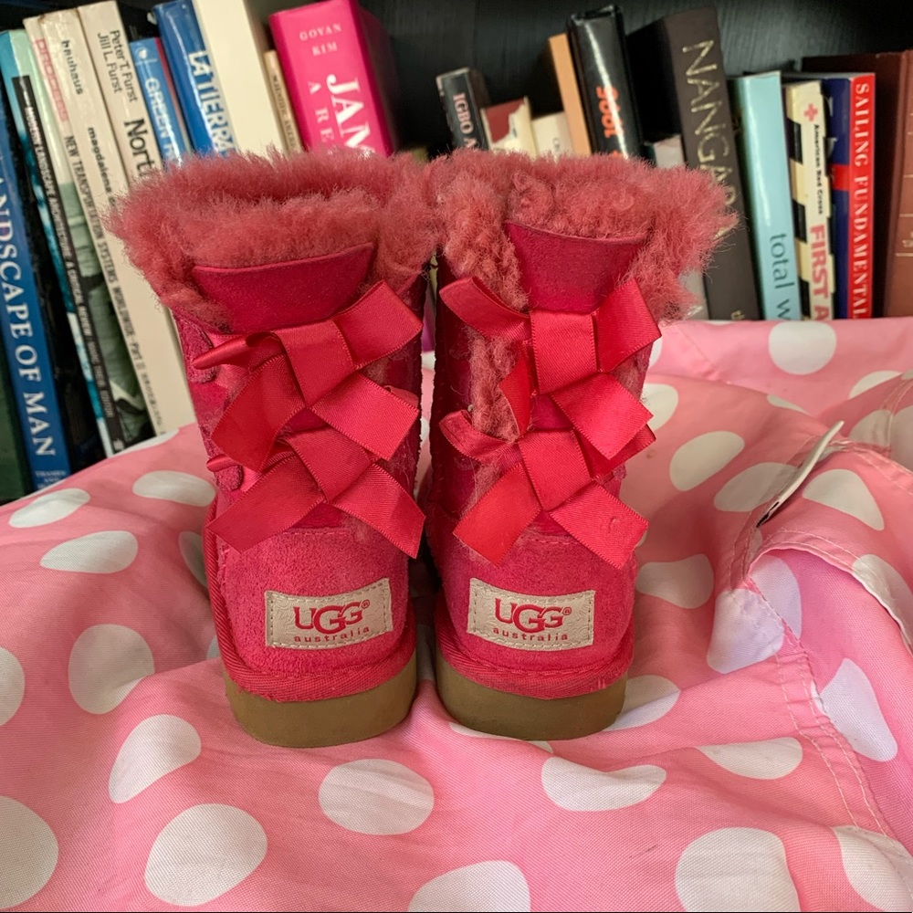 Cute Girls Bailey Bow Uggs Good Condition